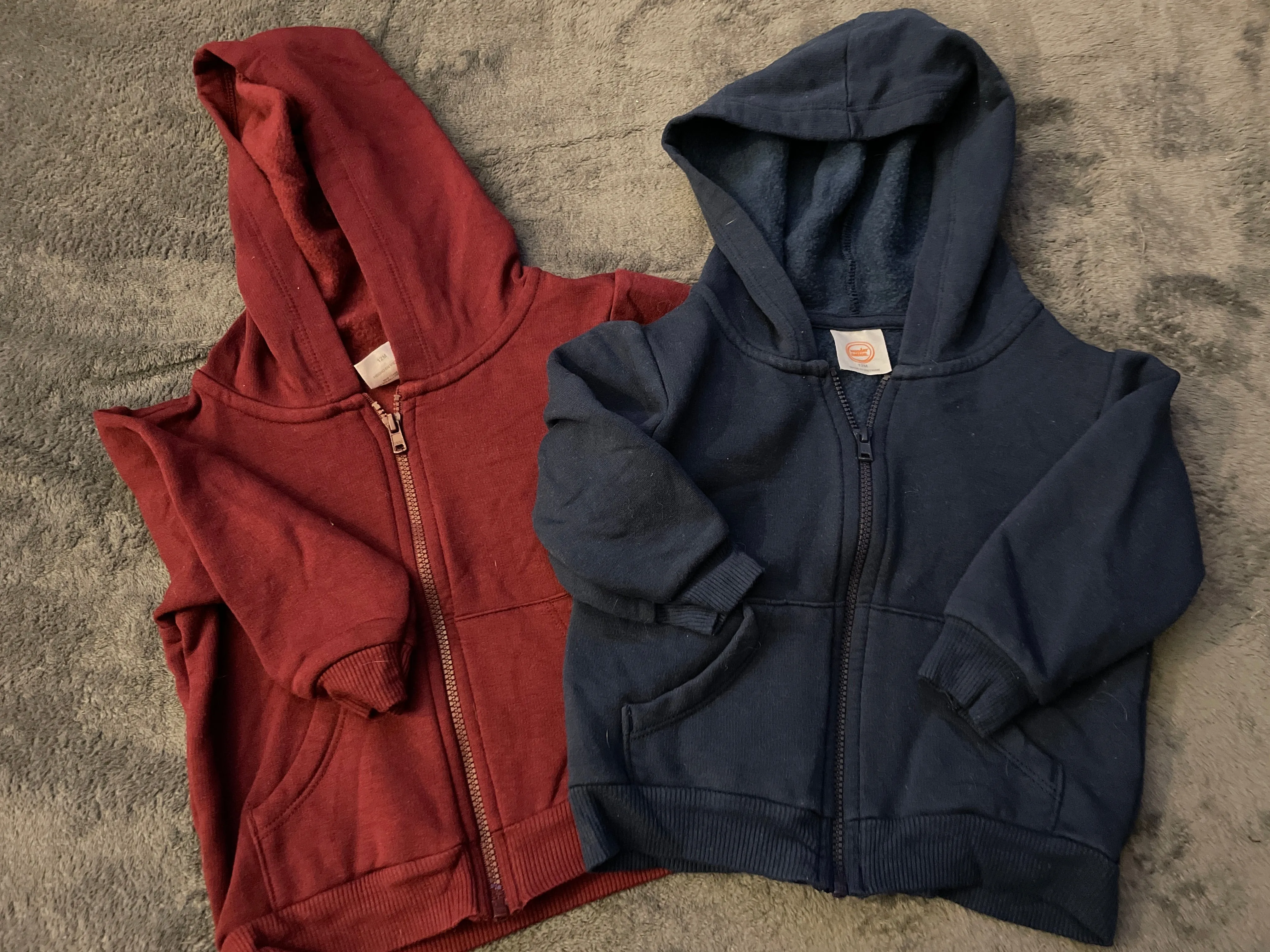 2 zip up hoodies maroon / navy - size Kids Clothing:        12 Months