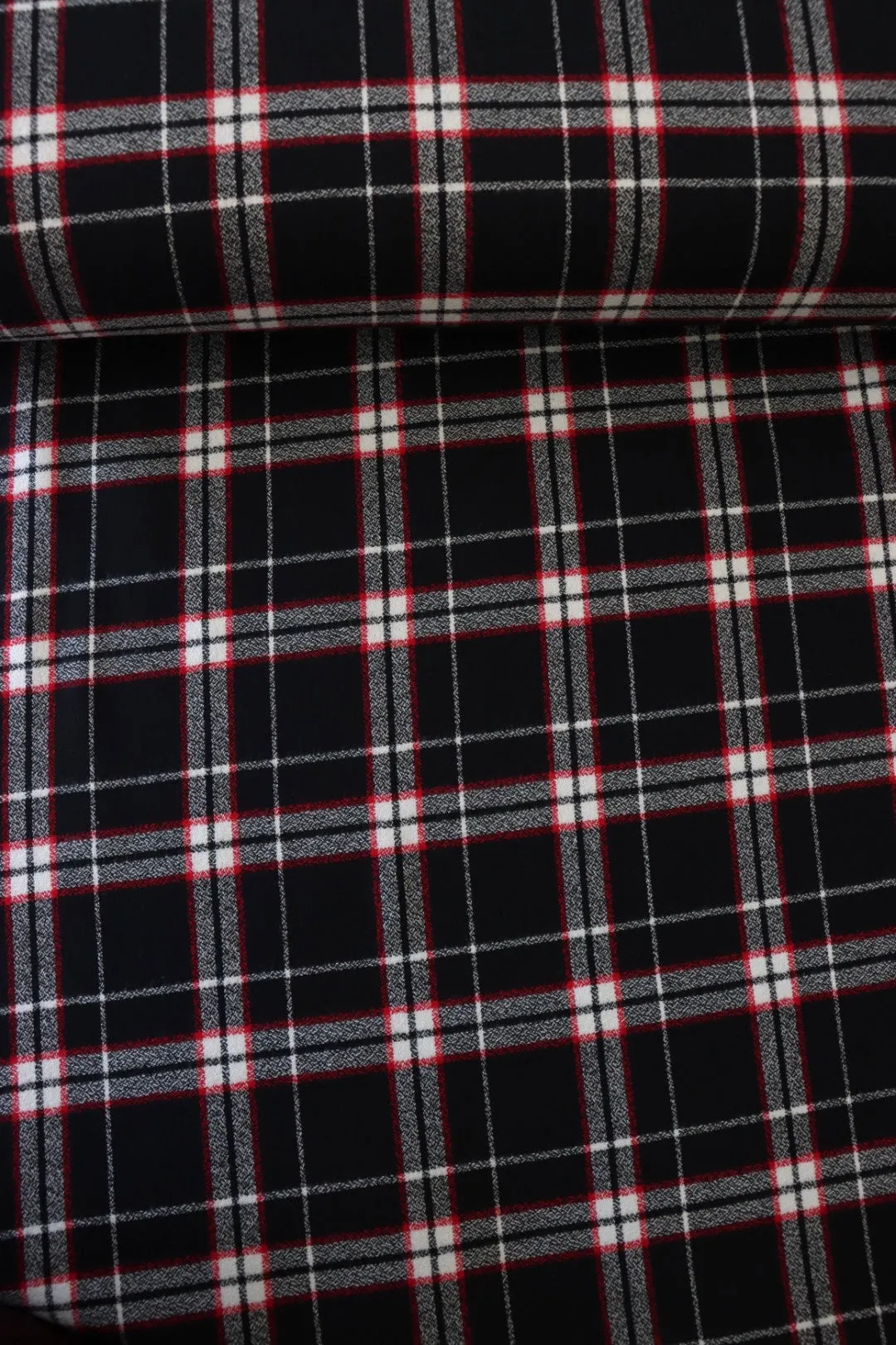2YD 8IN REMNANT; Black/Red/Ivory Plaid | Mammoth Flannel | Robert Kaufman