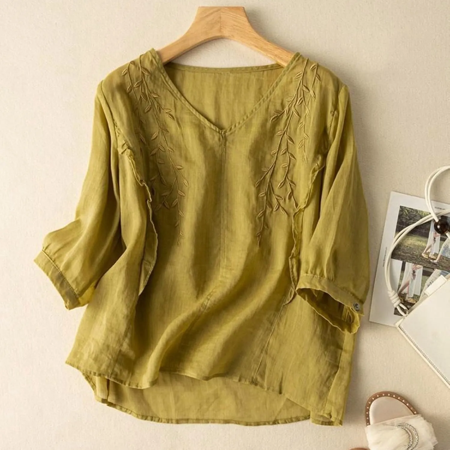 Boho Linen Shirts for Women 2025 Crew Neck Floral Retro Casual Short Sleeved Tee Shirts Loose Boho Comfy Blouses