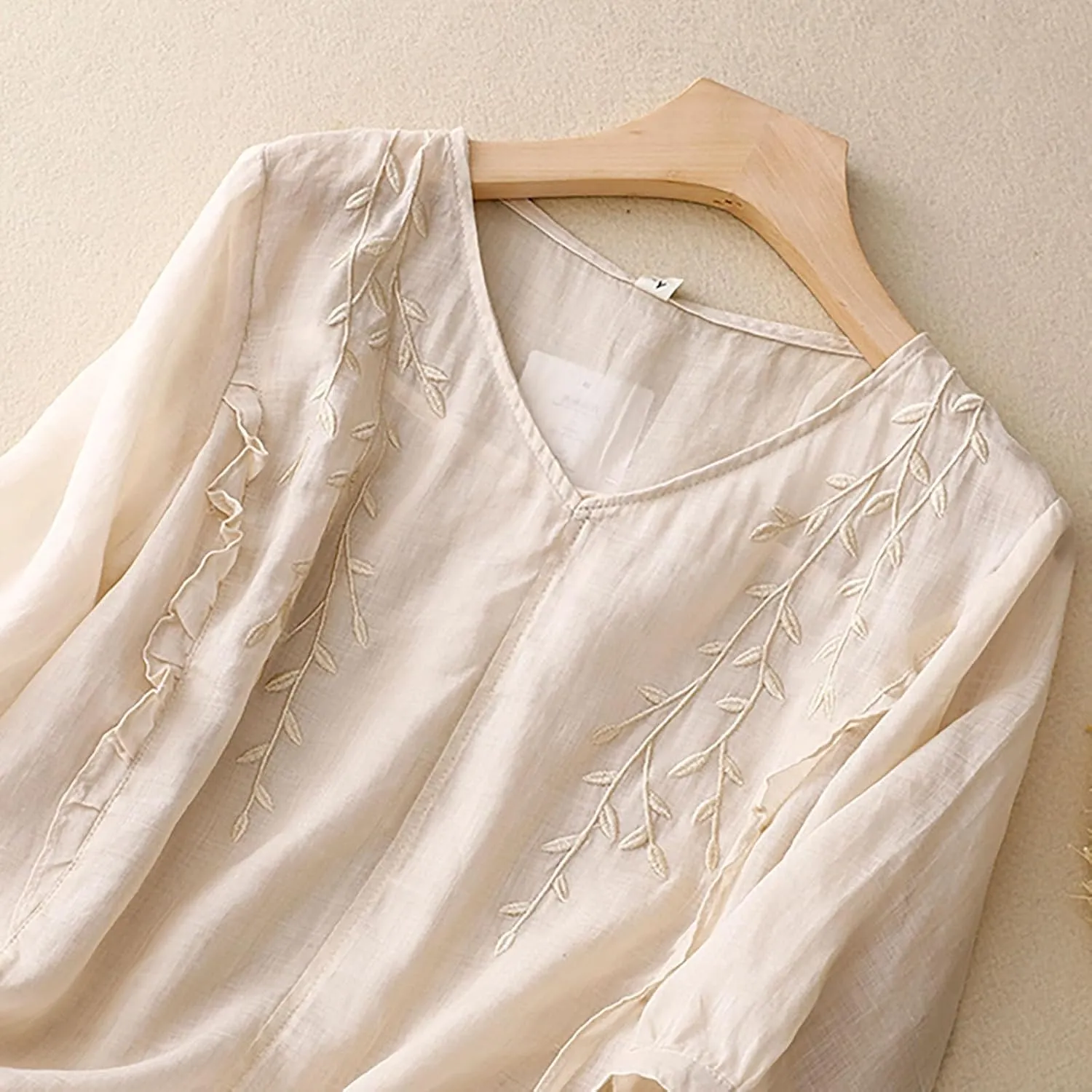 Boho Linen Shirts for Women 2025 Crew Neck Floral Retro Casual Short Sleeved Tee Shirts Loose Boho Comfy Blouses