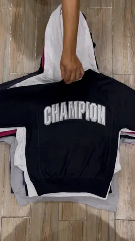 Branded Champion Sweatshirts/Hoodies - 20 Pieces