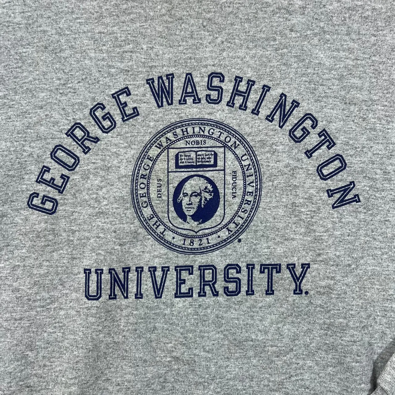 Champion GEORGE WASHINGTON UNIVERSITY College Spellout Graphic Crewneck Sweatshirt