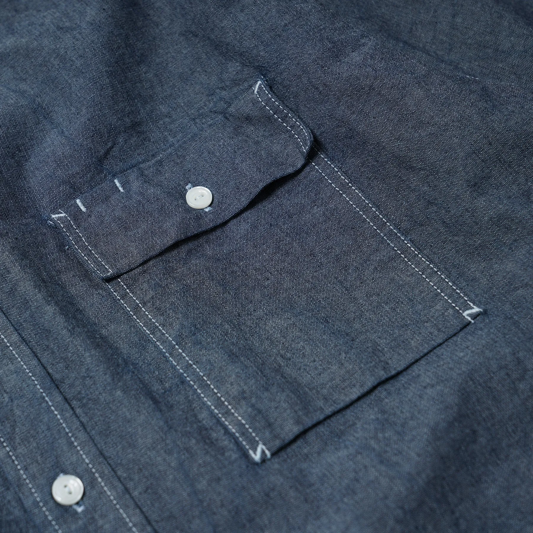 CIGARETTE POCKET CHAMBRAY SHIRT - INDIGO