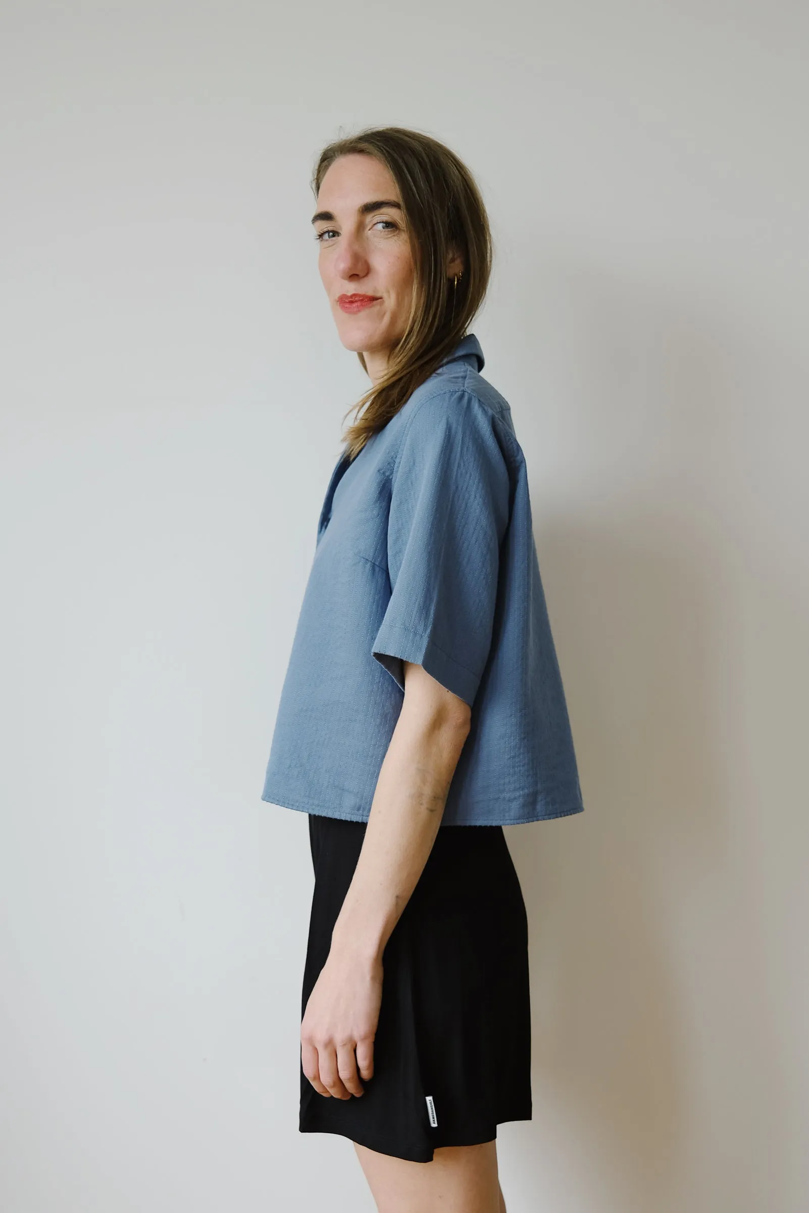 cropped cotton bowling shirt - stone blue