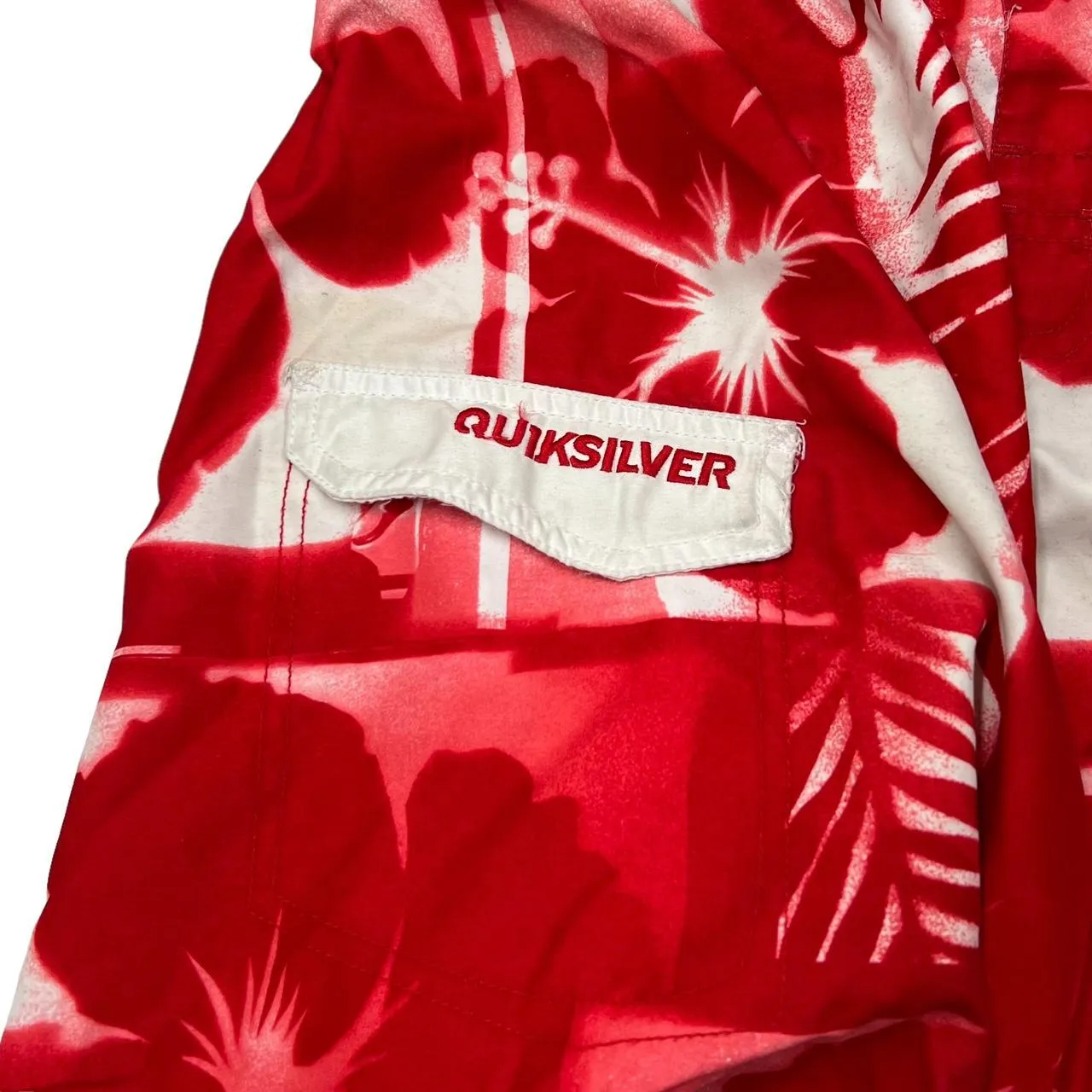 Early 00’s QUIKSILVER Hawaiian Tropical Surfer Mesh Lined Board Shorts