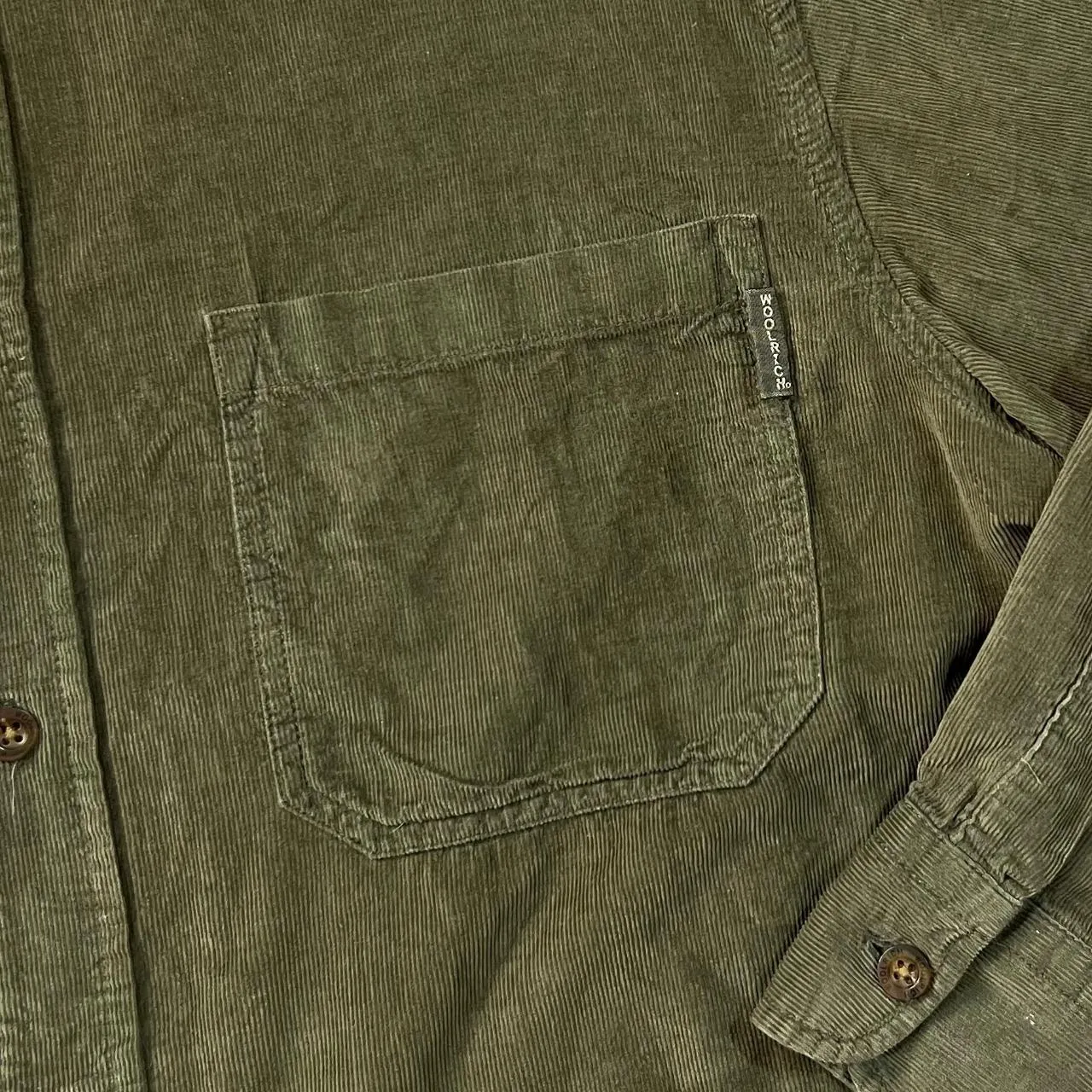 Early 00's WOOLRICH Classic Green Corduroy Cord Long Sleeve Button-Up Shirt