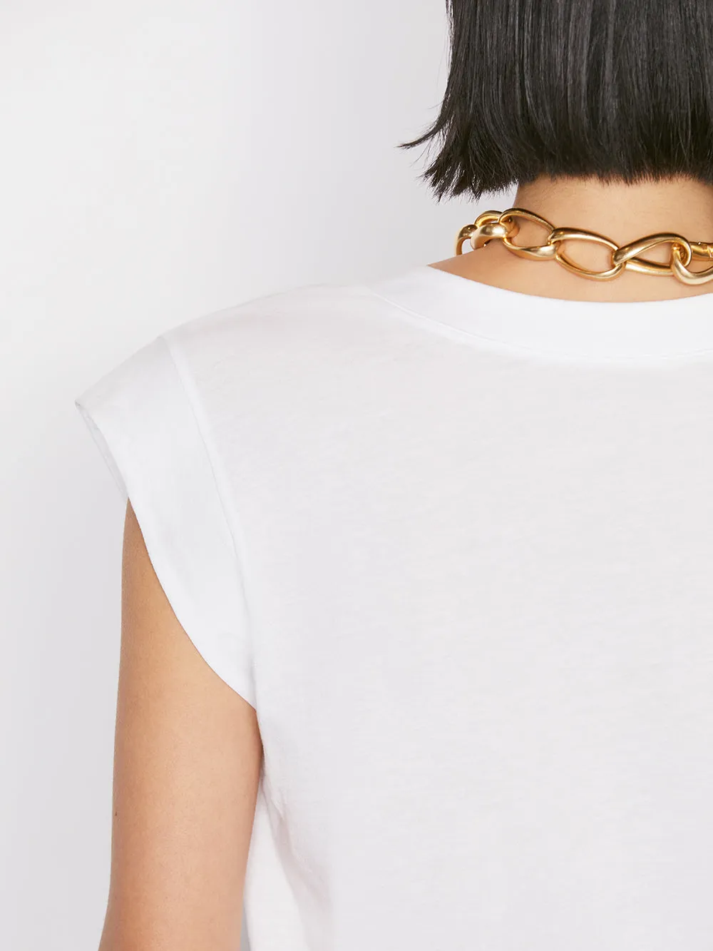 Le High Rise V Neck Tee -- Blanc