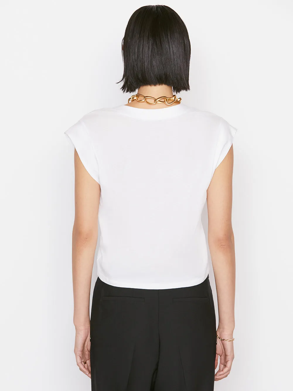 Le High Rise V Neck Tee -- Blanc