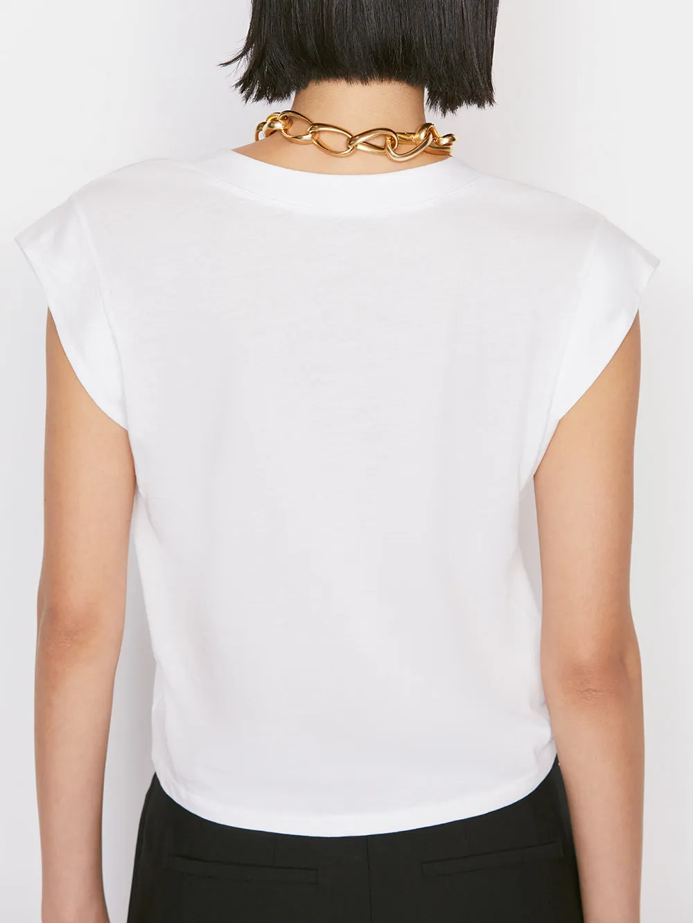 Le High Rise V Neck Tee -- Blanc