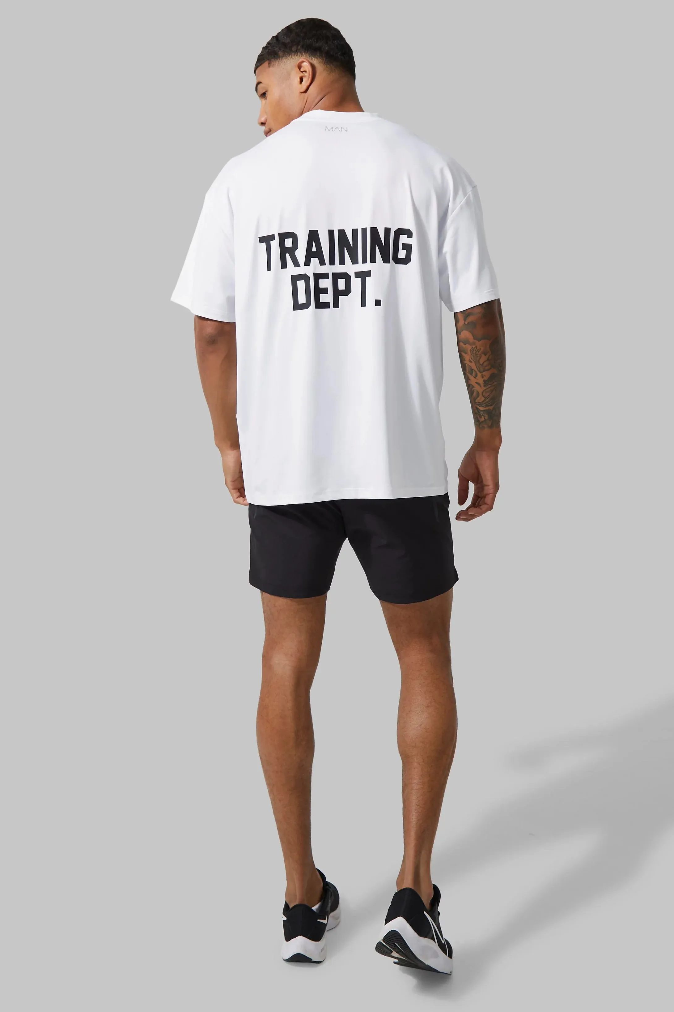MAN ACTIVE TRAINING DEPT PERFORMANCE OVERSIZED T SHIRT -WHITE