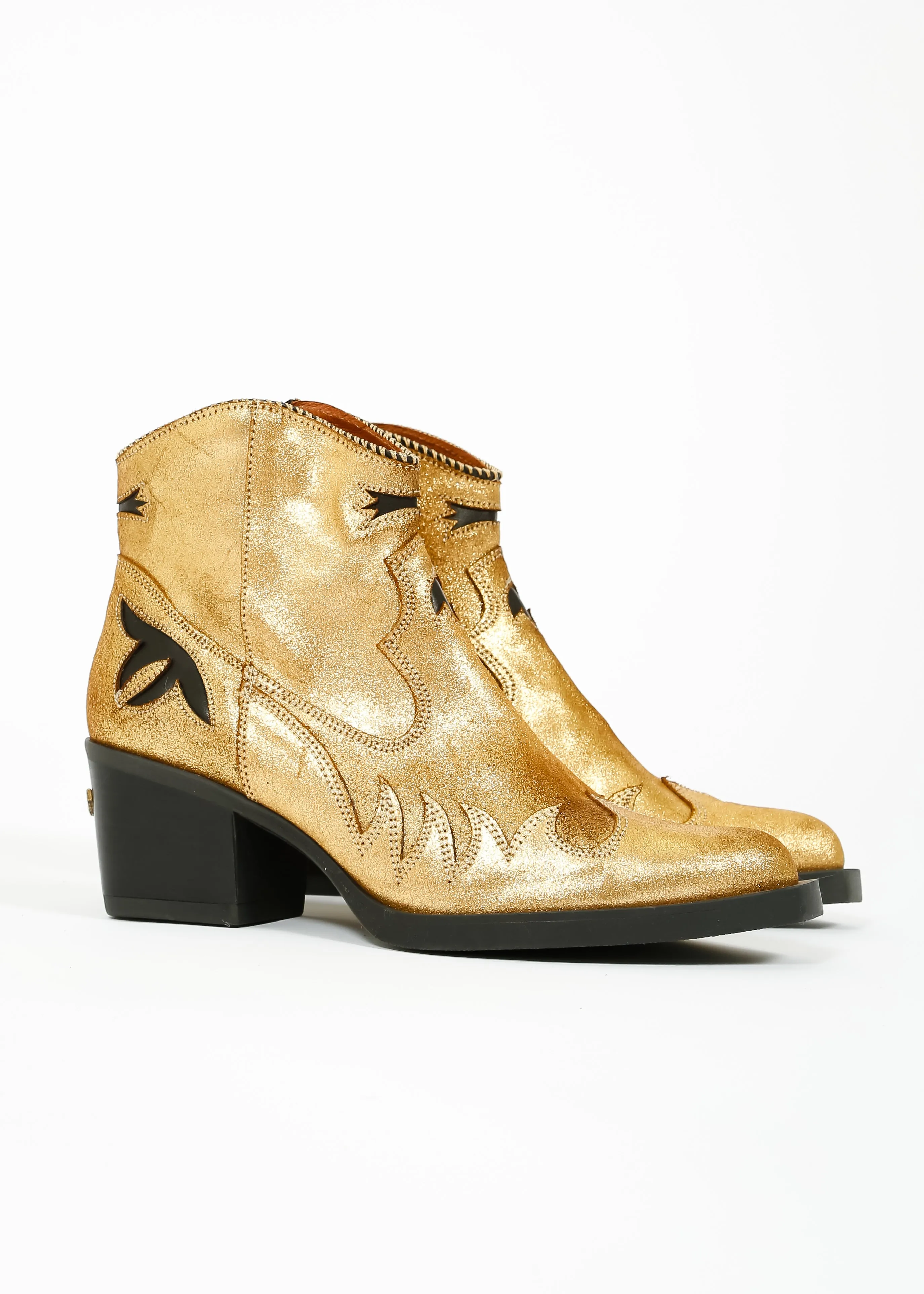 NEMONIC Short Cowboy in Bronze