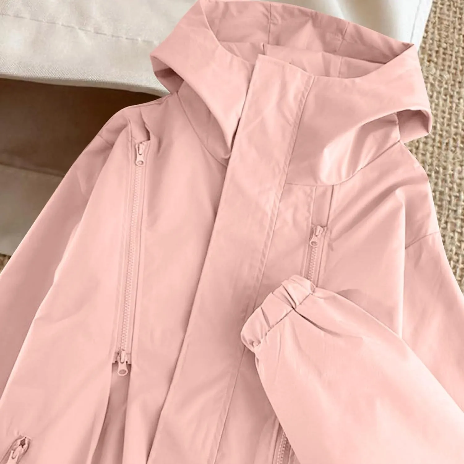 Outdoor Rain Jacket Men Waterproof Lightweight Outdoor Softshell Windbreaker Plain Hooded Rain Coat With Zip Pockets