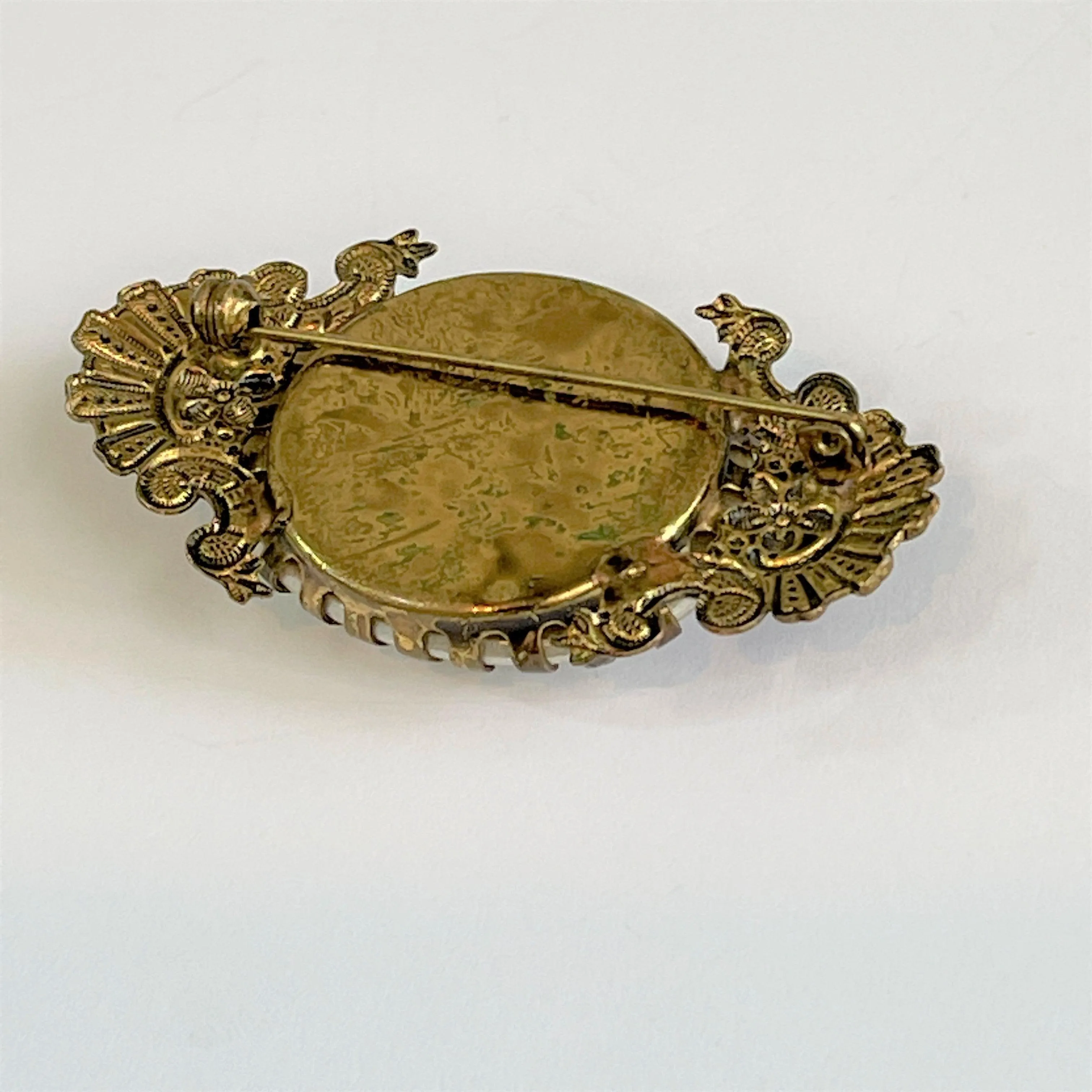 Pearlized Vintage Brooch