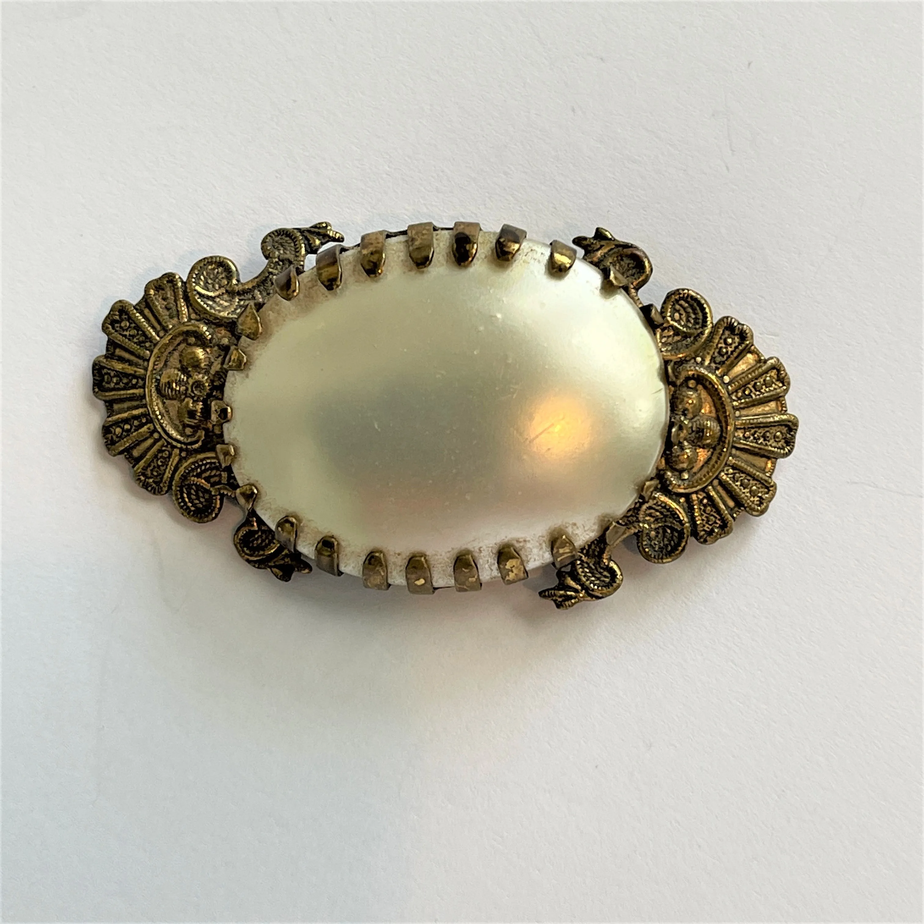 Pearlized Vintage Brooch