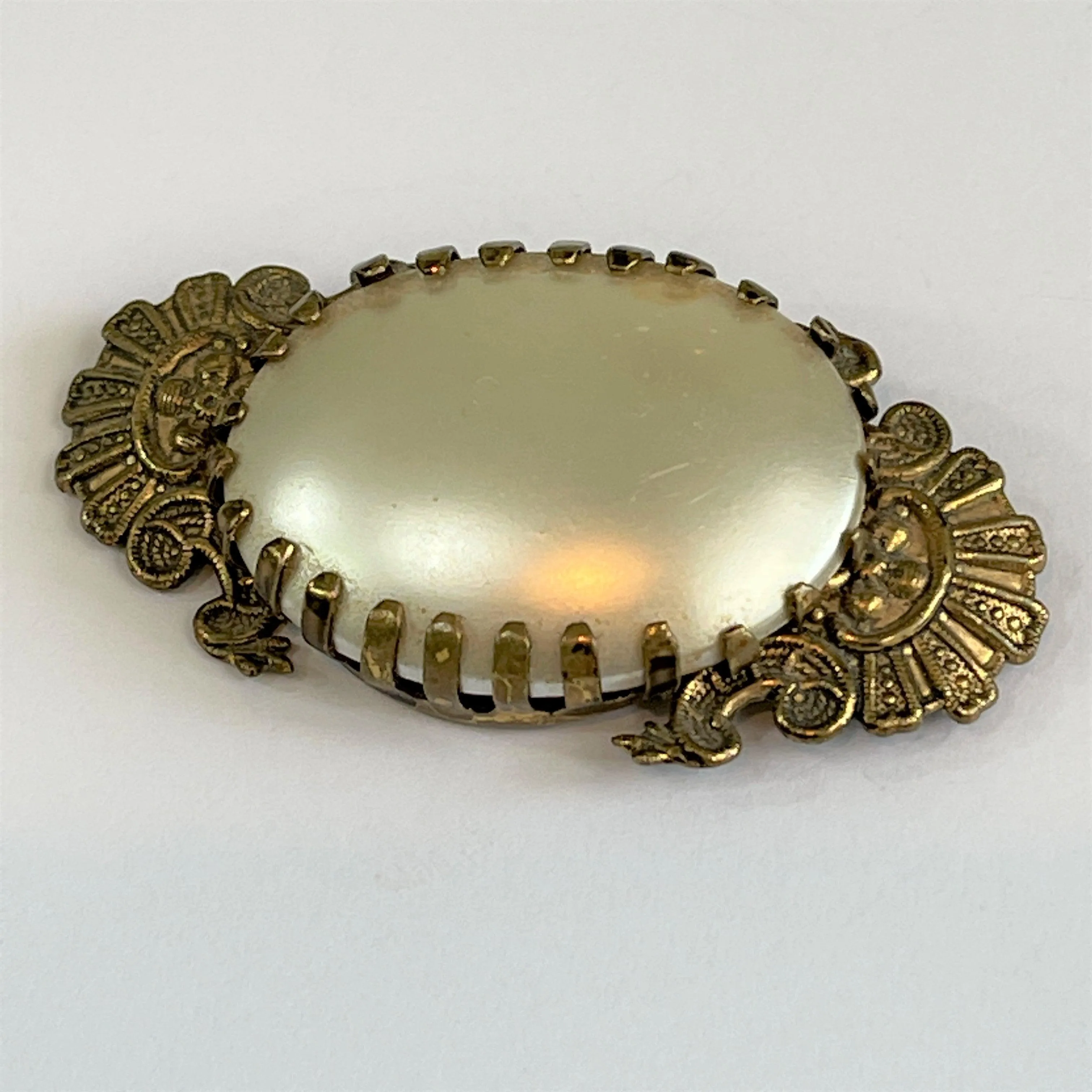 Pearlized Vintage Brooch
