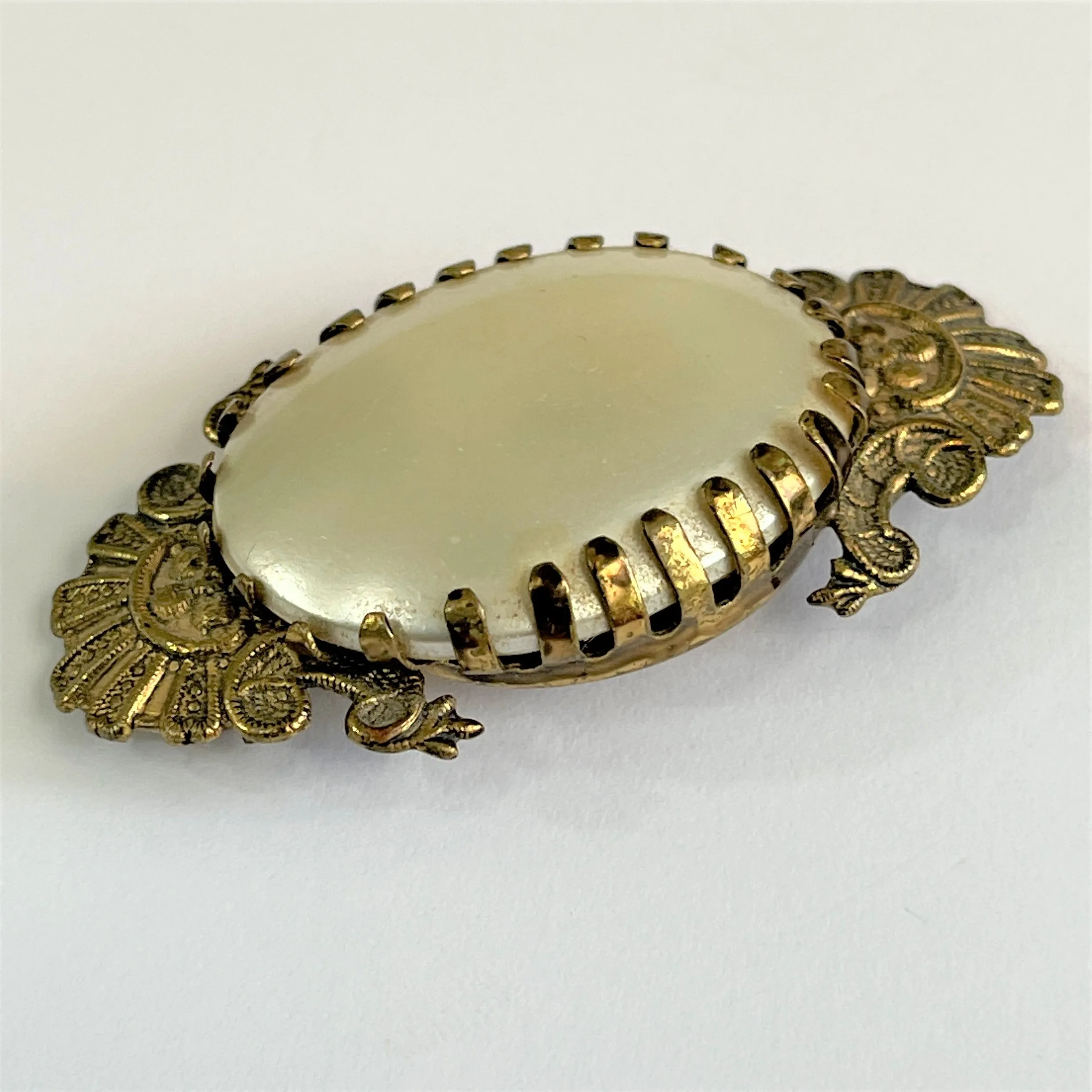 Pearlized Vintage Brooch