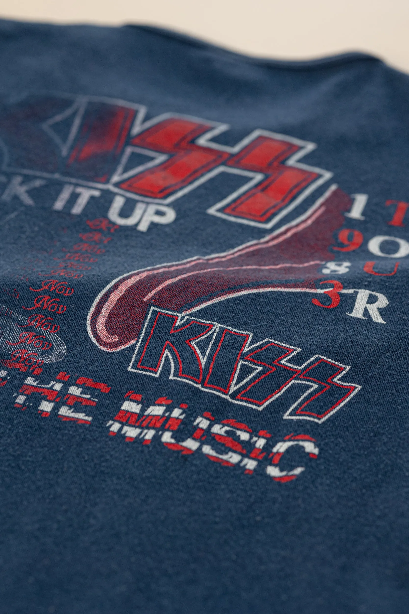 Rare Vintage Kiss Lick it up Europe Tour 1983 t-shirt (Men's Small)