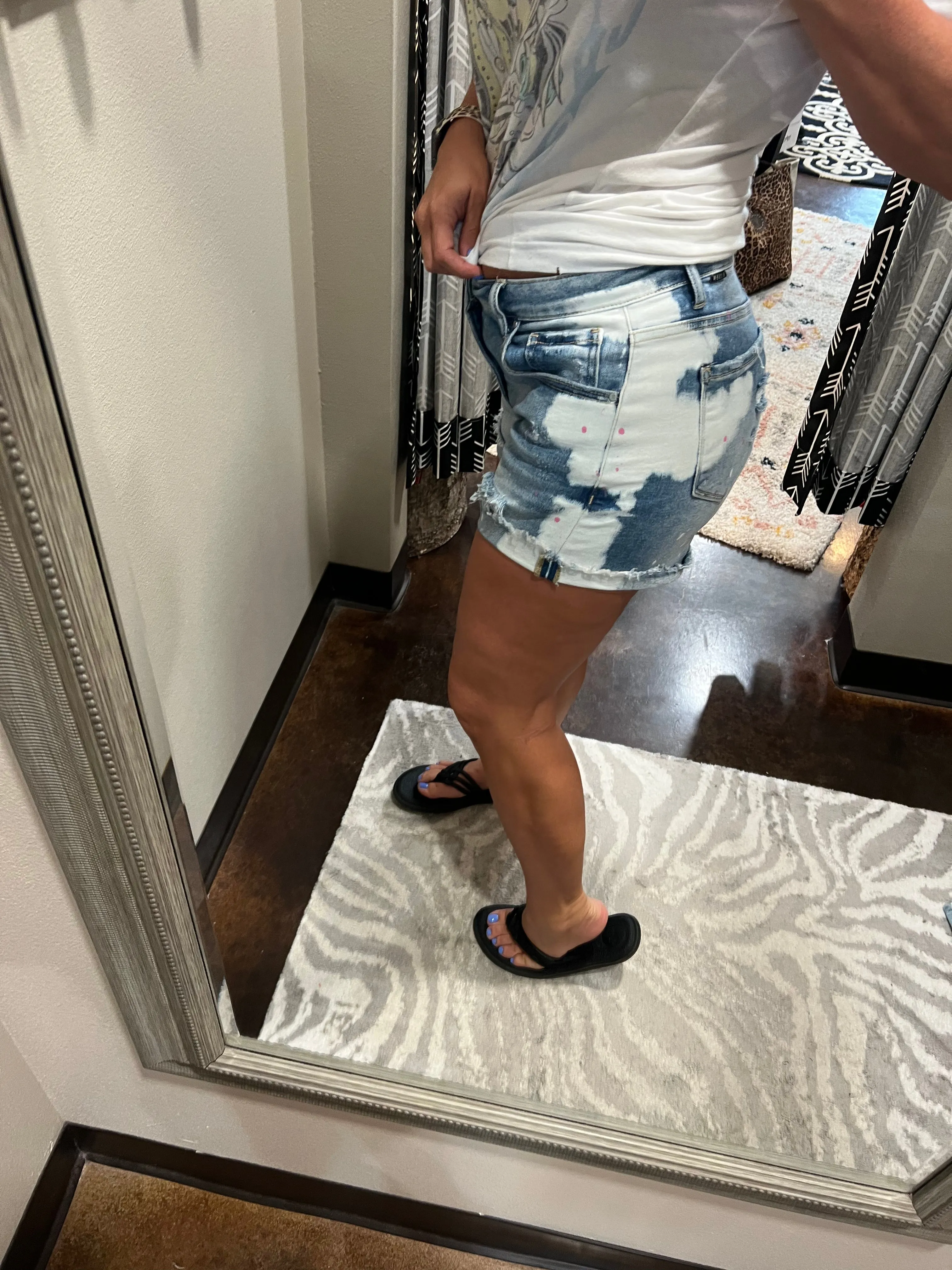 RISEN Mid Rise Bleached Short