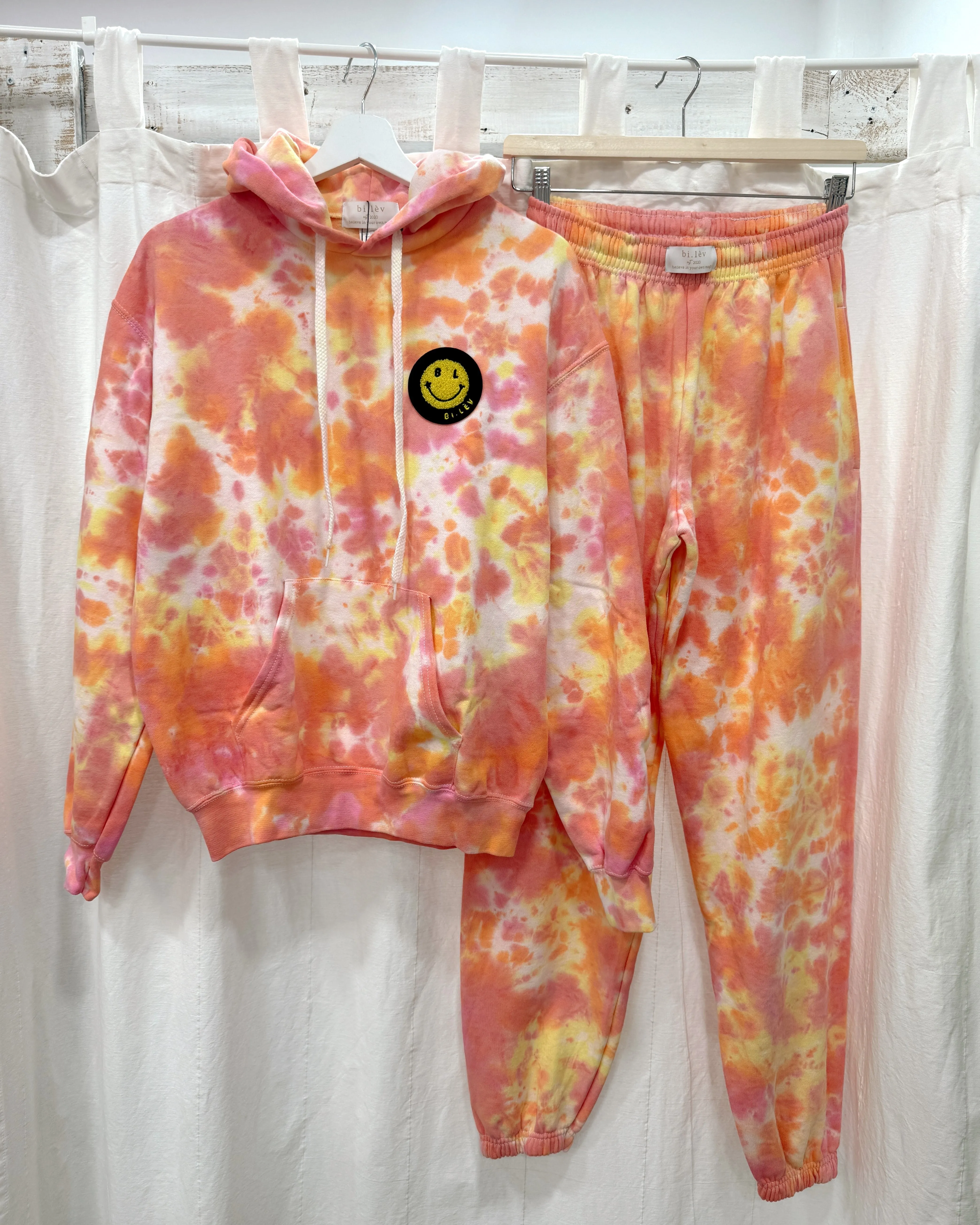 STRAWBERRY CITRUS tie-dye jogger pants