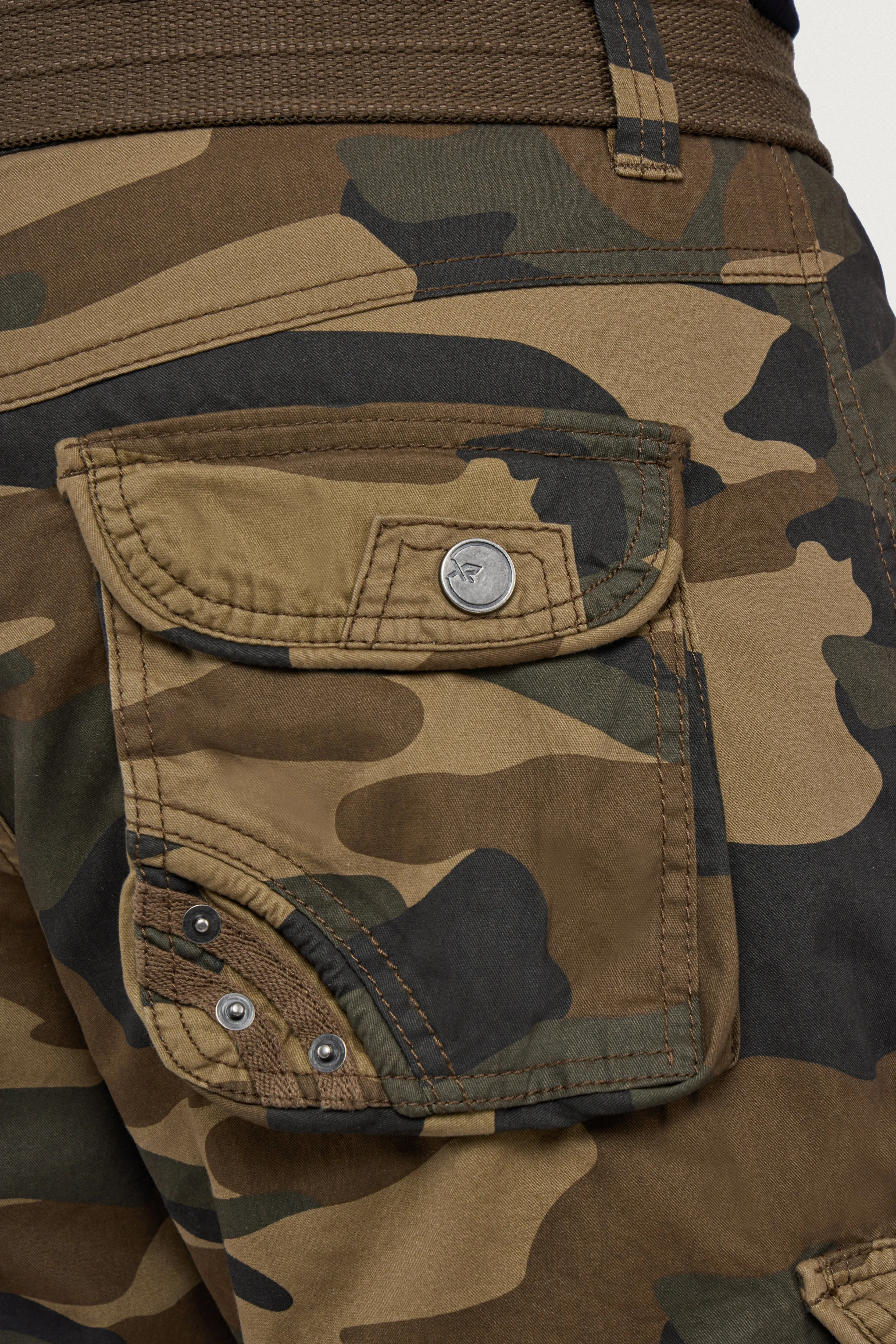 X RAY Men's Belted Twill Tape 12.5" Inseam Knee Length Cargo Shorts
