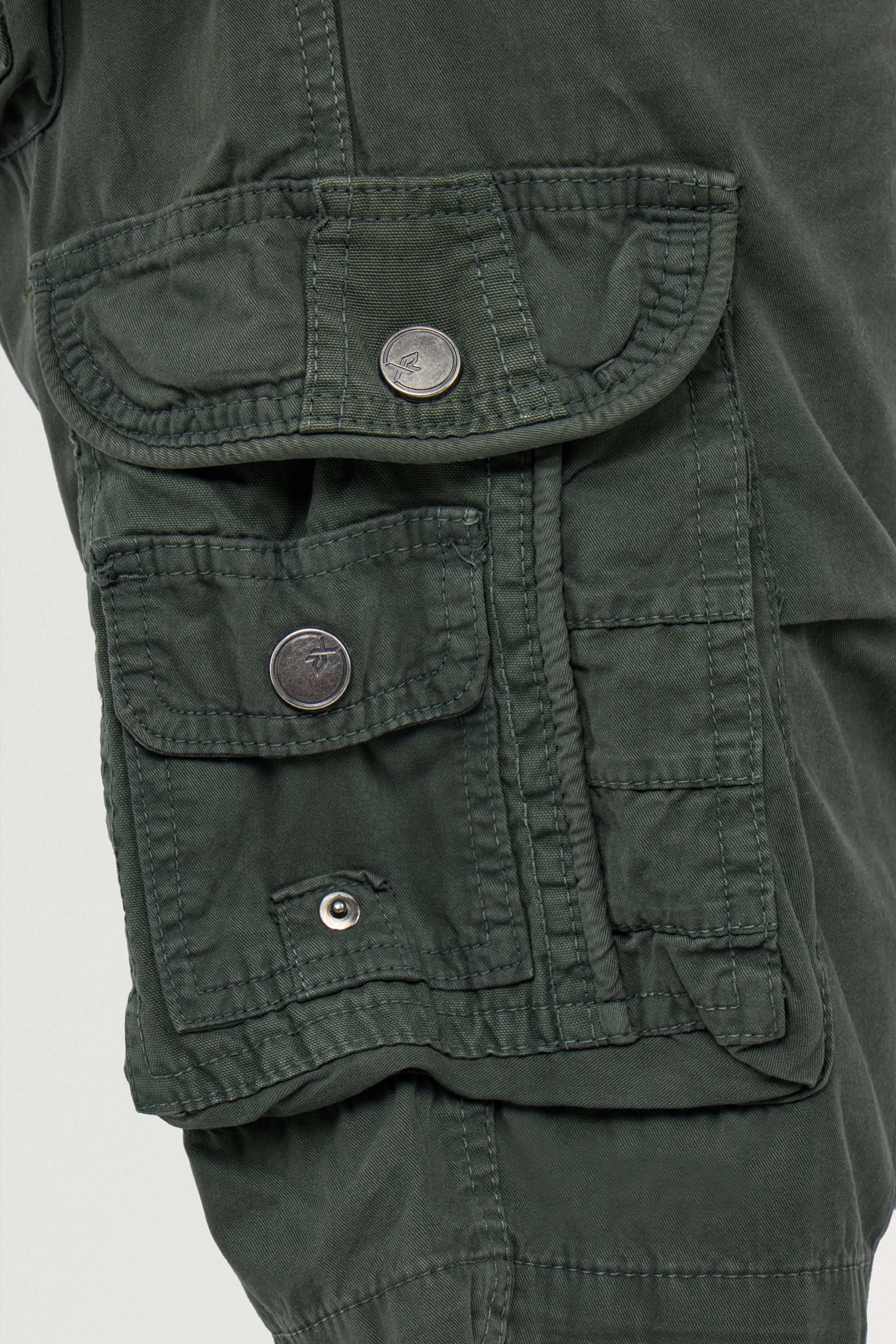 X RAY Men's Belted Twill Tape 12.5" Inseam Knee Length Cargo Shorts
