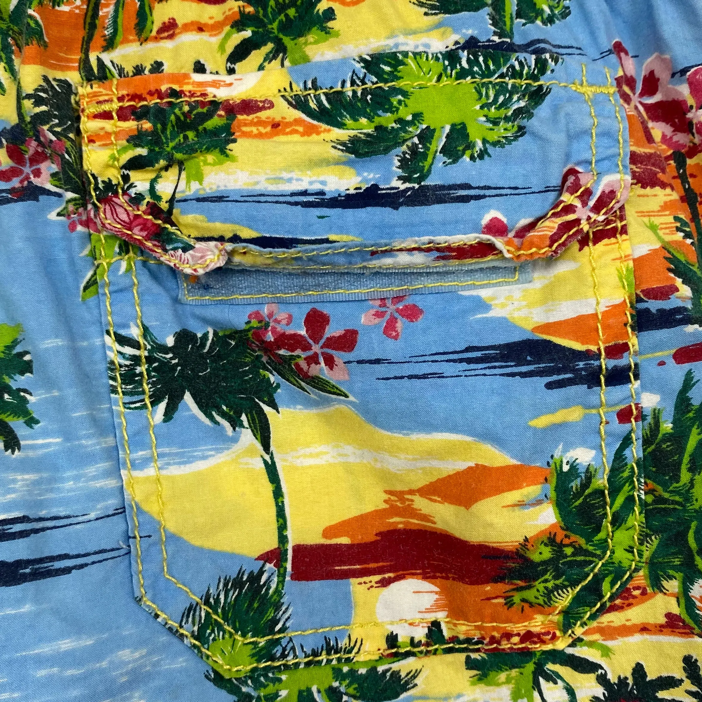 YIGGA Tropical Hawaiian Bermuda Surf Pattern Shorts